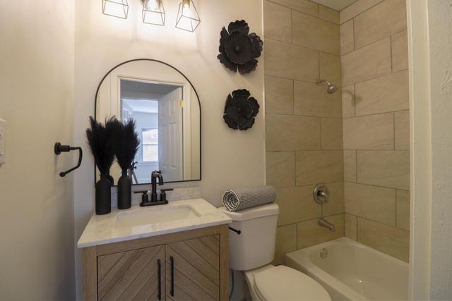 2335 N 44th STREET, Milwaukee, WI 53210