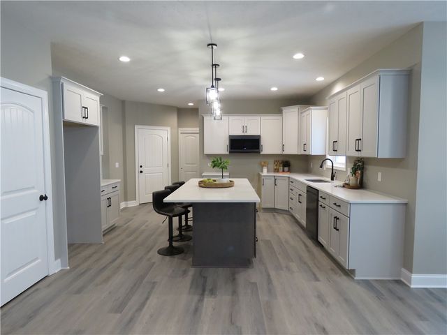 281 Collamer Rd, Parma, NY 14468