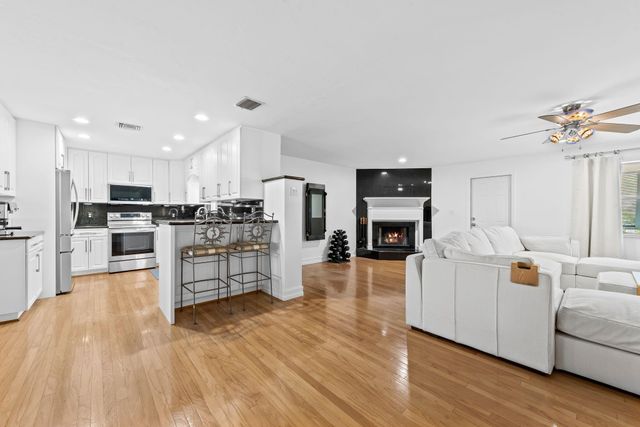 27 NE 16th Avenue, Pompano Beach, FL 33060