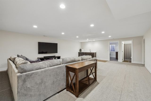 706 NE 57th Street, Ankeny, IA 50021