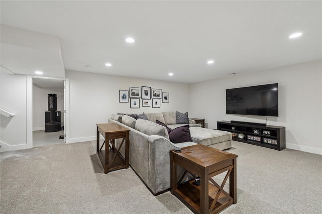 706 NE 57th Street, Ankeny, IA 50021