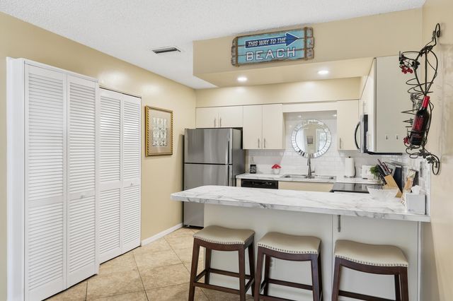 205 SE Village Dr Unit 205, Port St Lucie, FL 34952