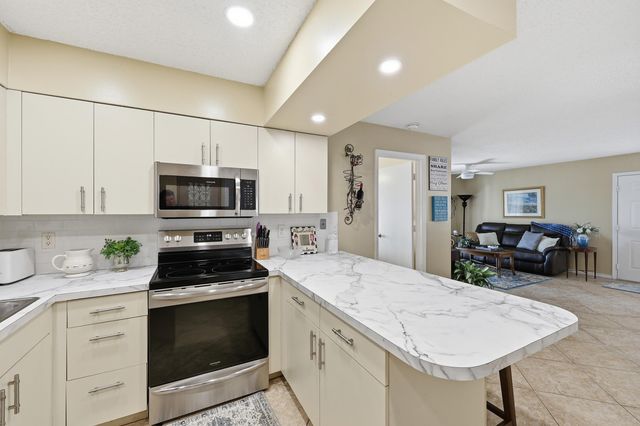 205 SE Village Dr Unit 205, Port St Lucie, FL 34952