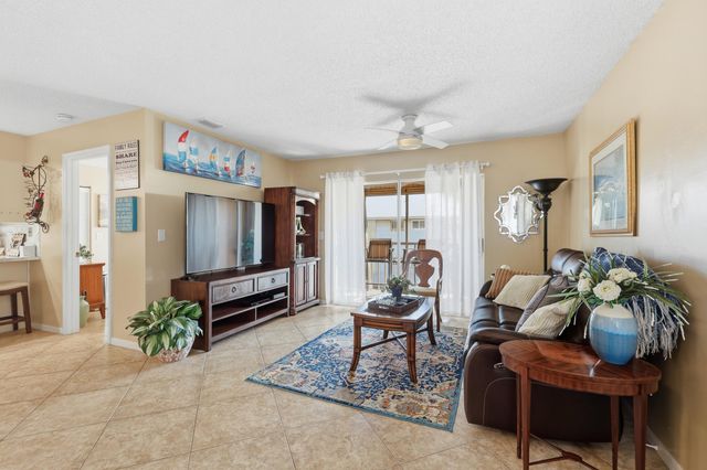 205 SE Village Dr Unit 205, Port St Lucie, FL 34952