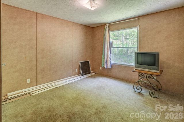 248 Blackberry Inn Road, Weaverville, NC 28787