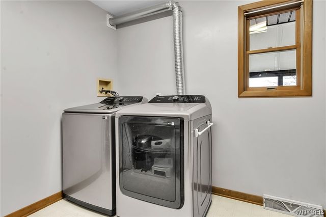 6727 Campbell Boulevard, Pendleton, NY 14094