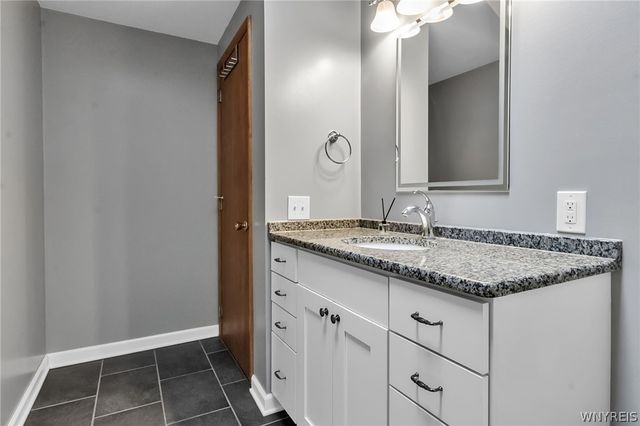 6727 Campbell Boulevard, Pendleton, NY 14094