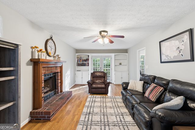 1880 Whispering Willow Way SW, Lilburn, GA 30047