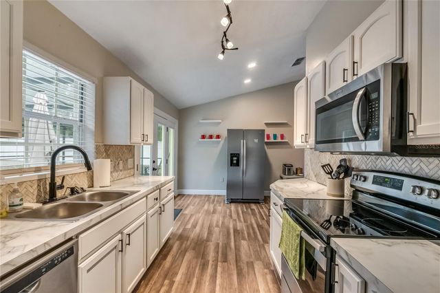 40140 PALM STREET, Lady Lake, FL 32159