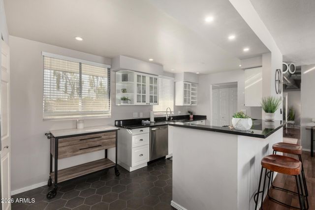 3270 E CAMELBACK Road 213, Phoenix, AZ 85018