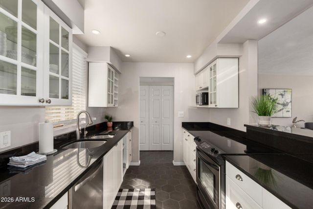 3270 E CAMELBACK Road 213, Phoenix, AZ 85018