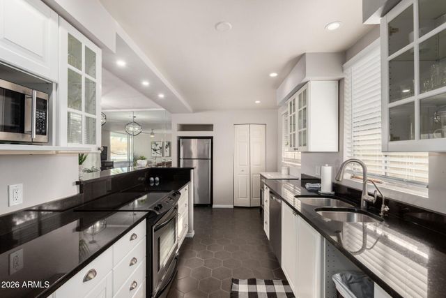 3270 E CAMELBACK Road 213, Phoenix, AZ 85018