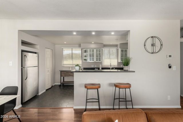 3270 E CAMELBACK Road 213, Phoenix, AZ 85018