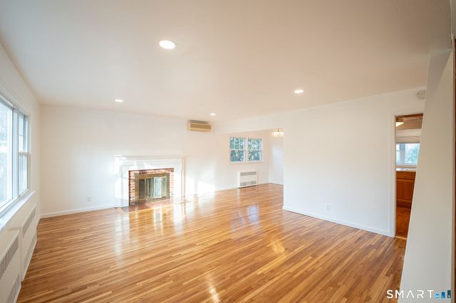 20 Oak Ridge Gate, Danbury, CT 06810