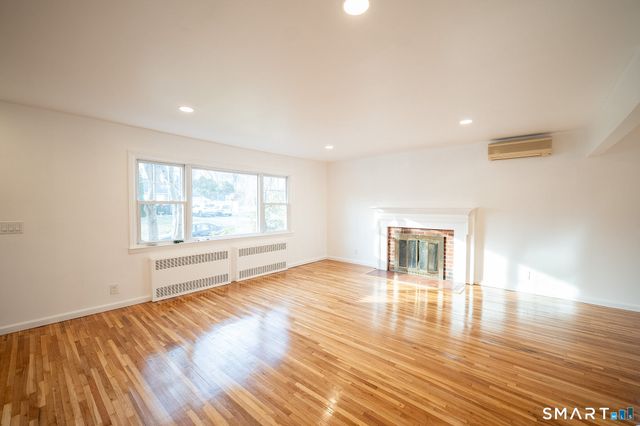 20 Oak Ridge Gate, Danbury, CT 06810