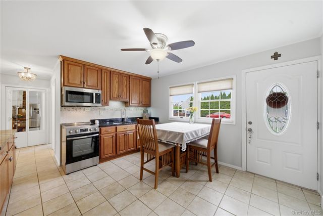 72 Walnut Lane, Hicksville, NY 11801