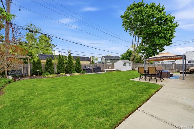 72 Walnut Lane, Hicksville, NY 11801