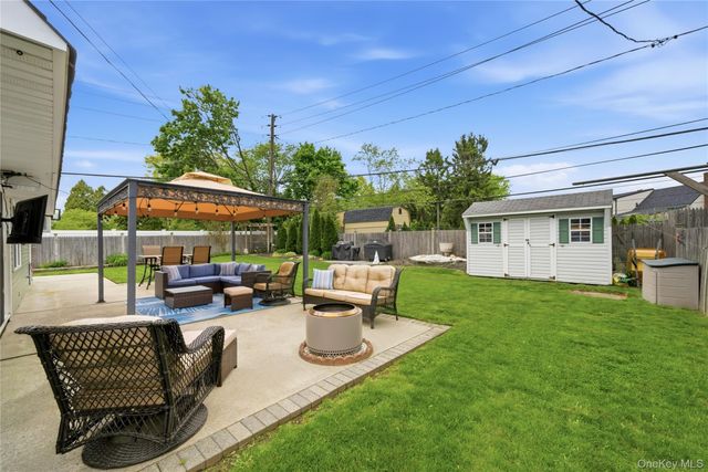 72 Walnut Lane, Hicksville, NY 11801