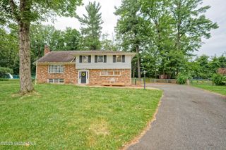 1101 Manas Drive, Schenectady, NY 12303