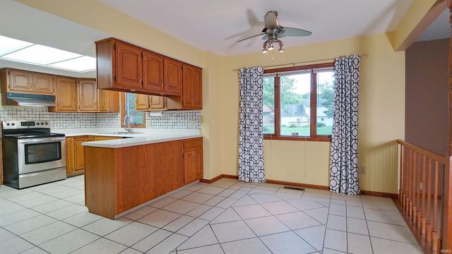 8929 DUNMORE Lane, Fort Wayne, IN 46804