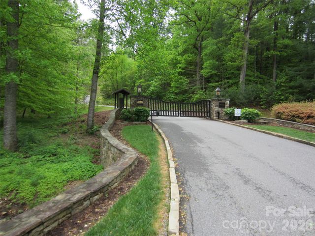 64 Longspur Lane, Asheville, NC 28804