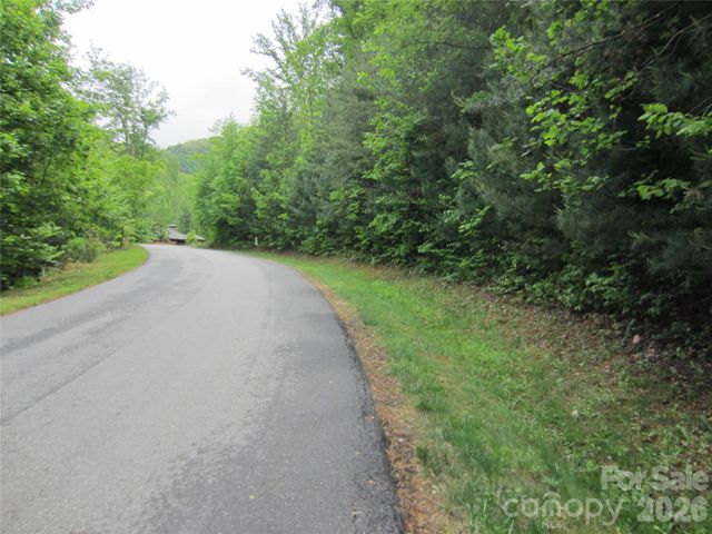 64 Longspur Lane, Asheville, NC 28804