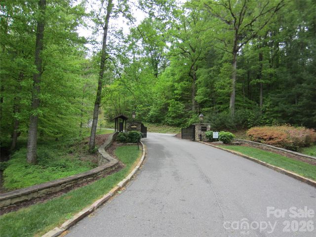64 Longspur Lane, Asheville, NC 28804