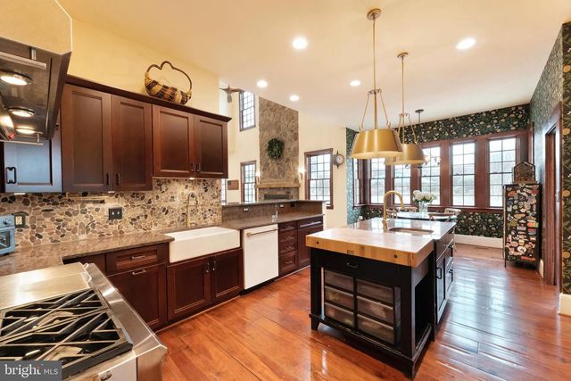 15718 OLD WATERFORD RD, Paeonian Springs, VA 20129