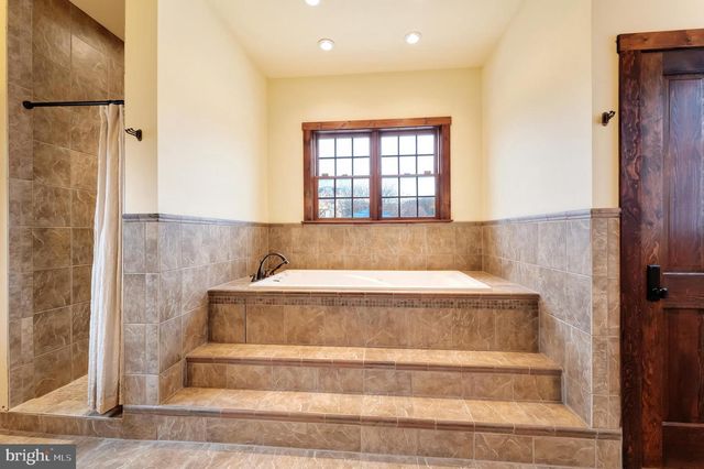 15718 OLD WATERFORD RD, Paeonian Springs, VA 20129