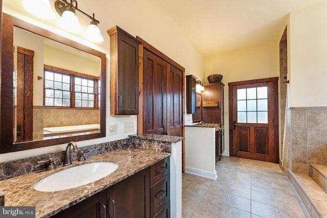 15718 OLD WATERFORD RD, Paeonian Springs, VA 20129