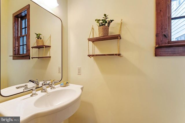 15718 OLD WATERFORD RD, Paeonian Springs, VA 20129