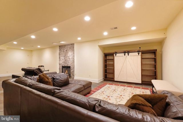 15718 OLD WATERFORD RD, Paeonian Springs, VA 20129