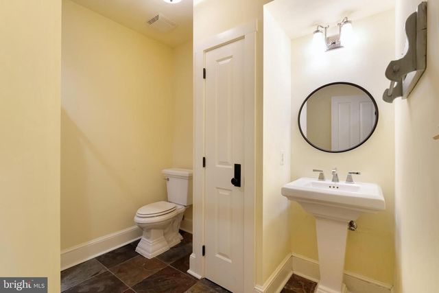 15718 OLD WATERFORD RD, Paeonian Springs, VA 20129