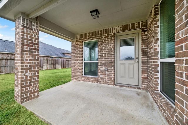 11914 Champions Forest Drive, Mont Belvieu, TX 77535