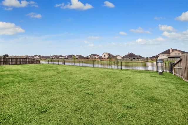11914 Champions Forest Drive, Mont Belvieu, TX 77535