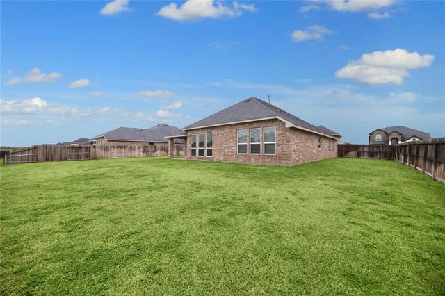 11914 Champions Forest Drive, Mont Belvieu, TX 77535