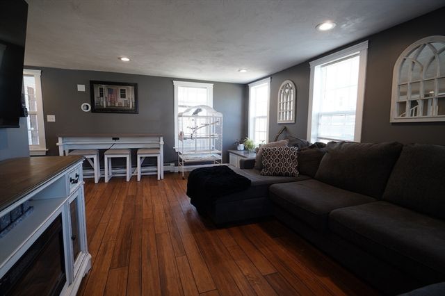 25 Cook St, Douglas, MA 01516