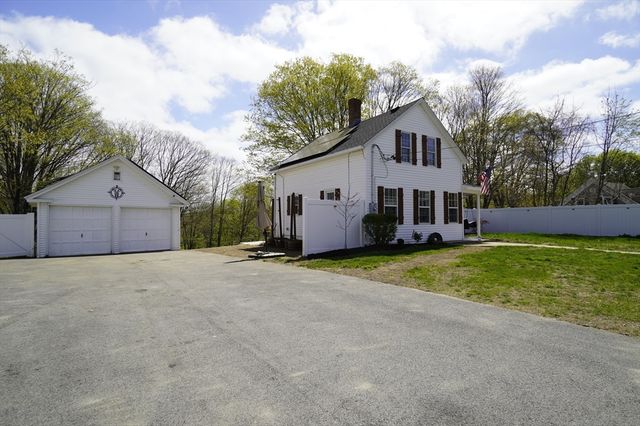 25 Cook St, Douglas, MA 01516