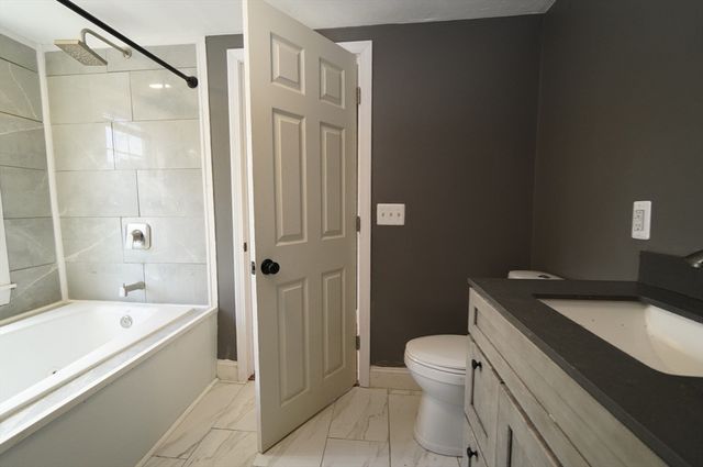 25 Cook St, Douglas, MA 01516