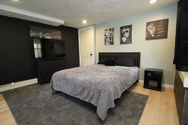 25 Cook St, Douglas, MA 01516