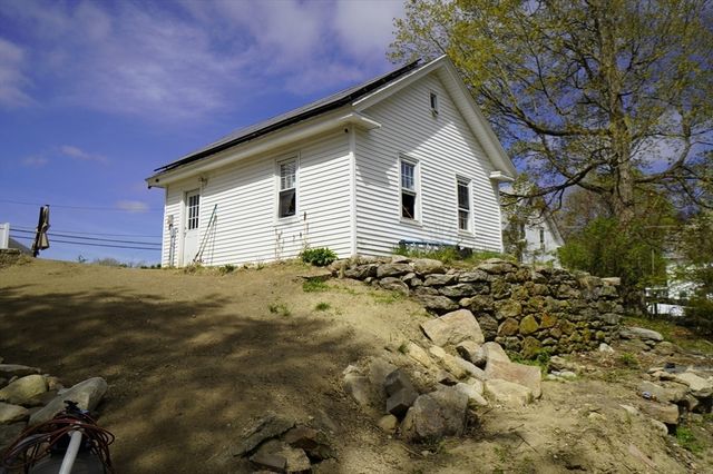 25 Cook St, Douglas, MA 01516