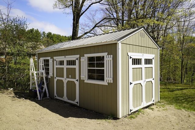 25 Cook St, Douglas, MA 01516