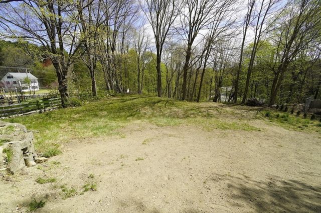 25 Cook St, Douglas, MA 01516
