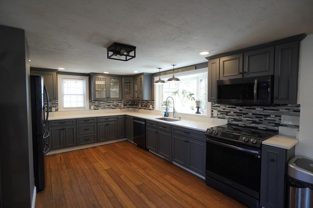 25 Cook St, Douglas, MA 01516