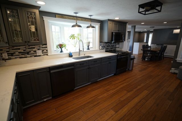 25 Cook St, Douglas, MA 01516
