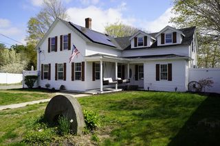 25 Cook St, Douglas, MA 01516