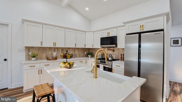 796 S WEST AVE, Vineland, NJ 08360
