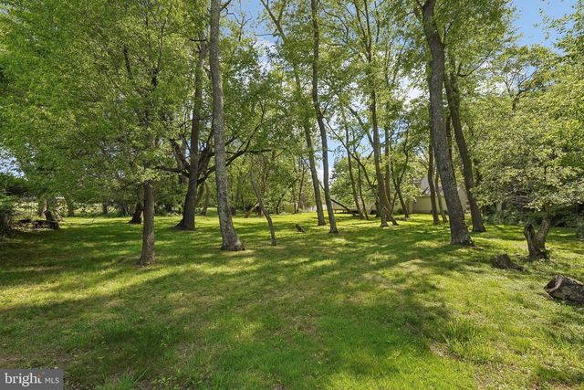 924 HUGHES DR, Hamilton, NJ 08690
