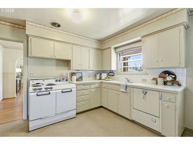 13821 Nw MILBURN St, Portland, OR 97229