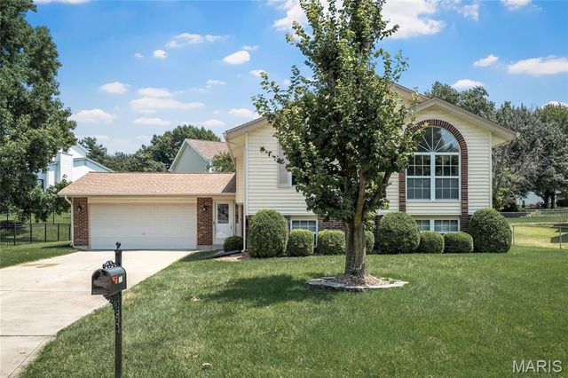 2912 Hameln Drive, St Charles, MO 63301